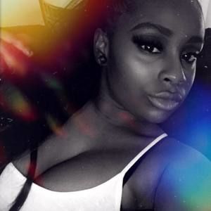 Meet your Posher, Adeja